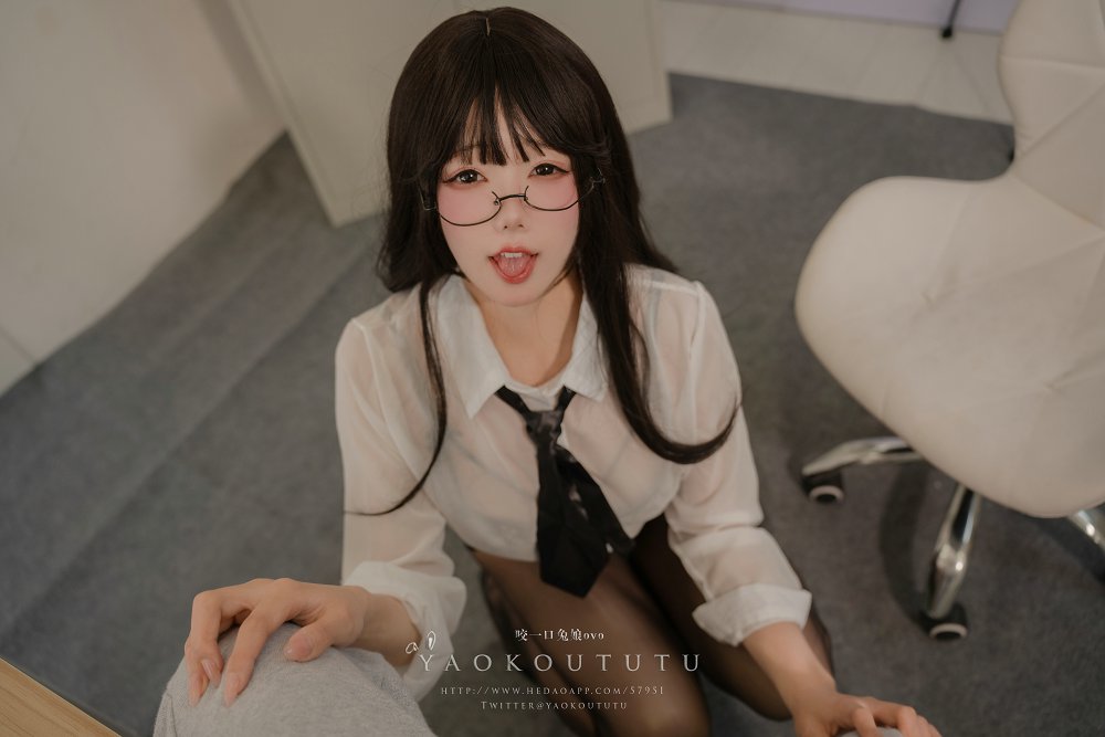 咬一口兔娘(黏黏团子兔) – NO.033 老板发现的秘密 [63P-1V]