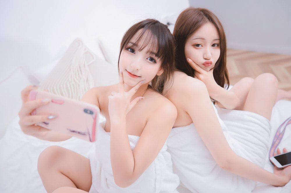 神楽坂真冬 – NO.058 绝对企画-夏日双人比基尼《笑颜水时计》[150P-3V]